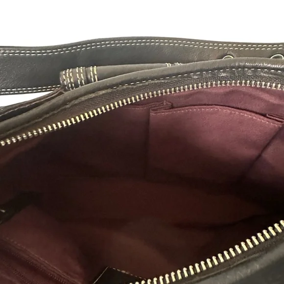 Coach Elegant Black Leather Shoulder Bag - Picture 4 of 13